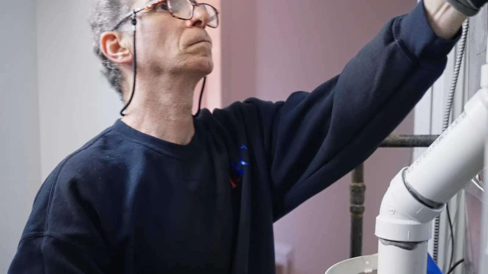 H&C technician working at the outdoor disconnect
